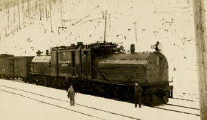 Locomotive 10252 and train at East Portal.