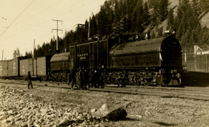Locomotive 10252 and train at Superior. 